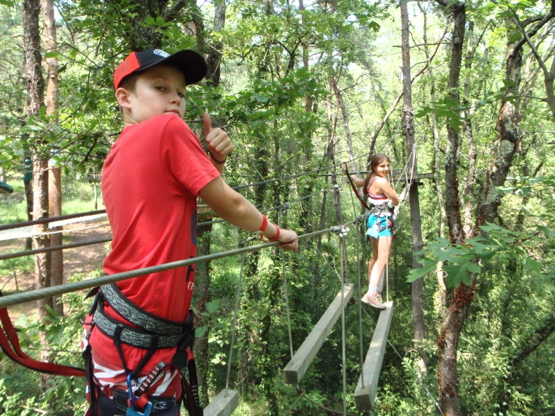 Village Camps International Summer Camp Ard&egrave;che, France 2019-07-26 https://www.villagecamps.com/journals_admin/images/67-9-Jarek and Vika at the ropes course.jpg